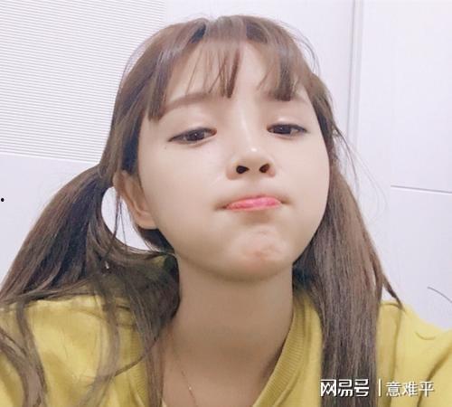 吃瓜网红两字网名女,揭秘网络红人的甜蜜与苦涩  第1张 吃瓜网红两字网名女,揭秘网络红人的甜蜜与苦涩  第1张