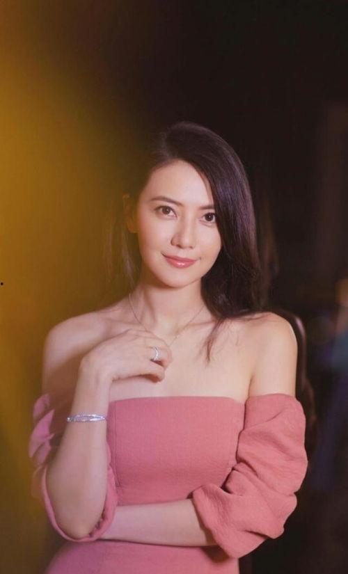 李艾大爆料朱丹视频,娱乐圈背后的真实故事  第1张 李艾大爆料朱丹视频,娱乐圈背后的真实故事  第1张